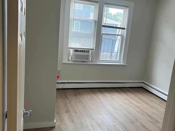 4th image of 12 Pershing Pl APT 2R