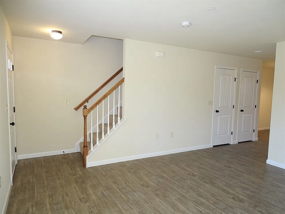 3 bed, 2.5 bath, 1449 sqft, $1,795 — Photo 3