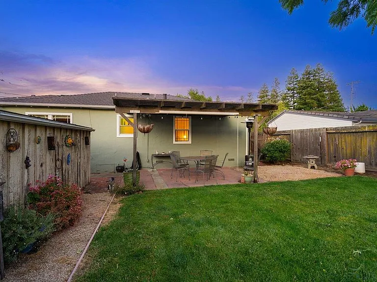 1295 Walnut Dr — Photo 4