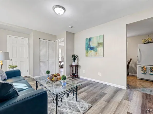 9024 Forest Ave, Saint Louis, MO 63114