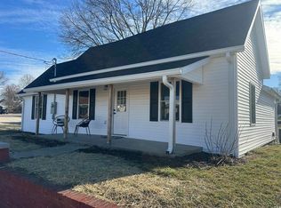 523 W South St, Bloomfield, IN 47424