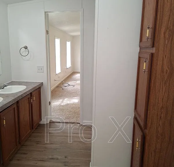 910 Sands Rd — Photo 5