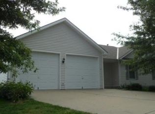 1104 Rosewood Ct, Cameron, MO 64429