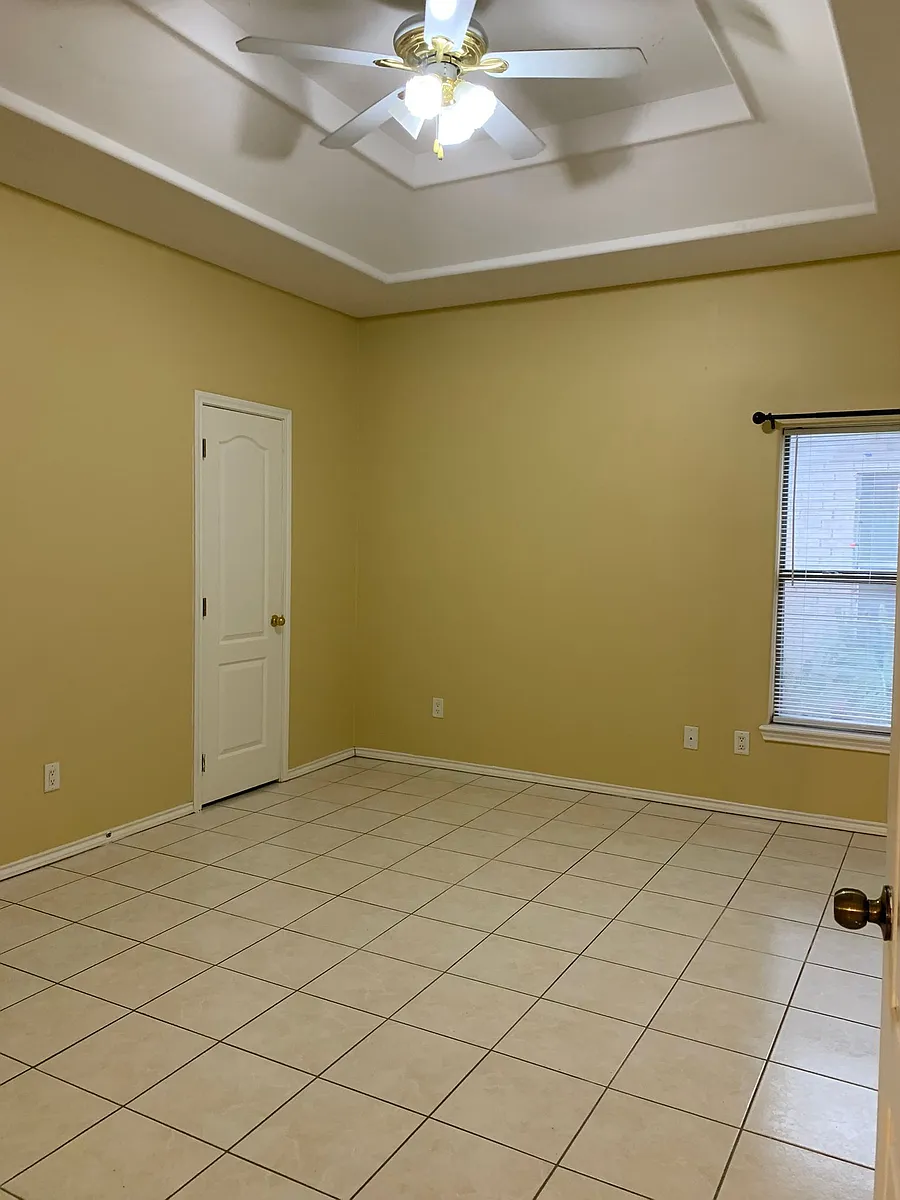 Building Photo - 3810 W Sarah Evans #1