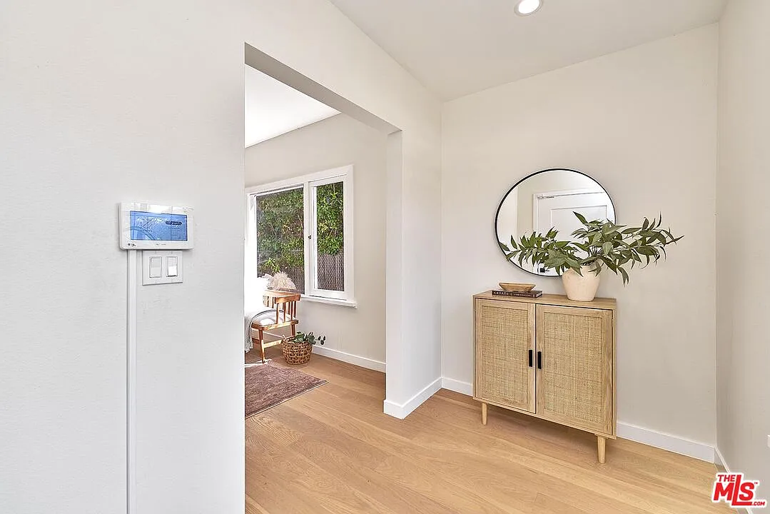 4 bed, 3.0 bath, 2560 sqft, $6,500 — Photo 3