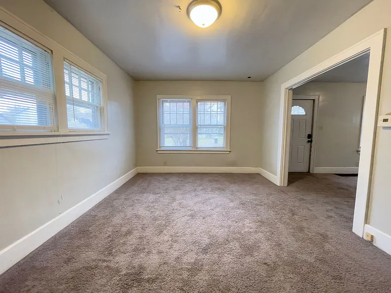 1425 W Gilbert St — Photo 8