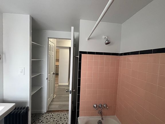 4th image of 7327 N Rogers Ave APT 408