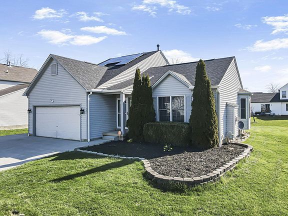 3rd image of 562 Allis Pl E