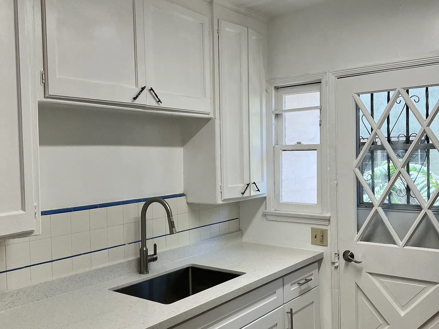 1 bed, 800 sqft, $1,800 — Photo 2