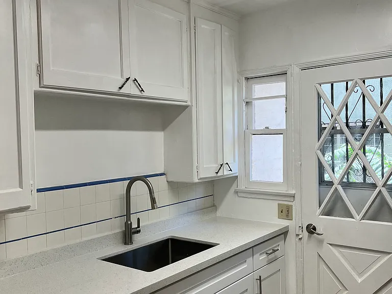 231 S Lake St — Photo 2
