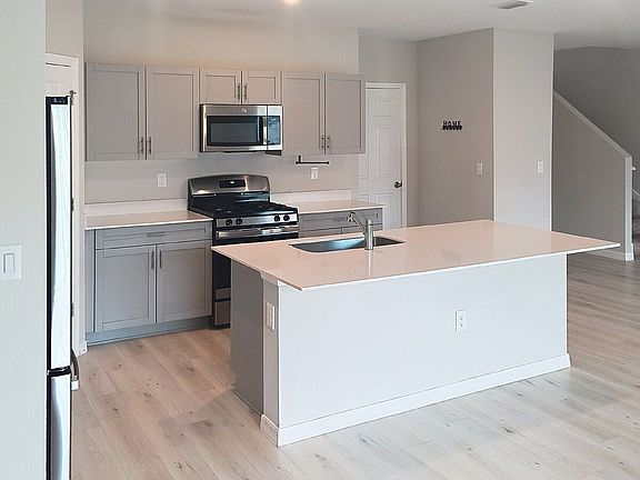 5th image of 12937 Camarillo Pl