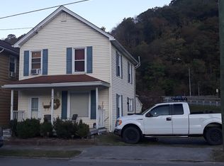 109 Pleasant St, Hinton, WV 25951