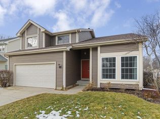 1234 Amberwood Dr, Crystal Lake, IL 60014