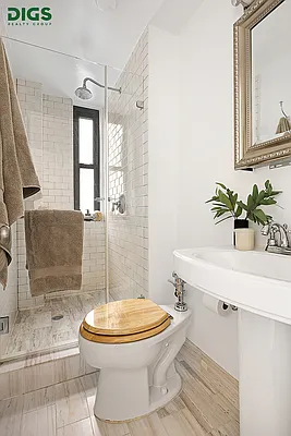 Sold by Digs Realty Group | media 7