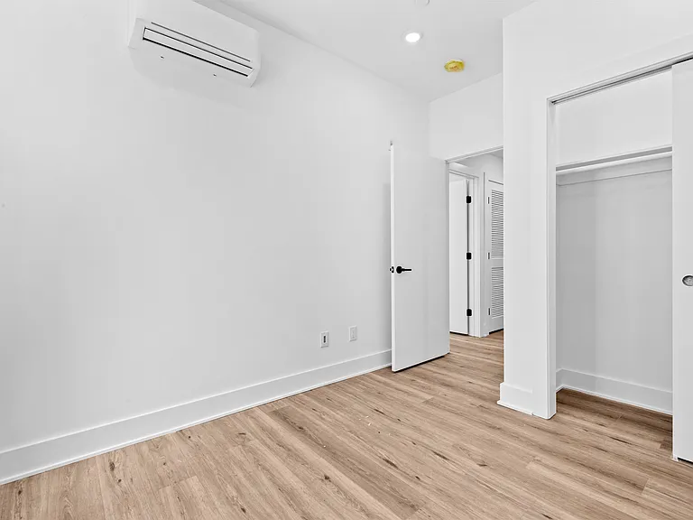 2456 Frankford Ave — Photo 57