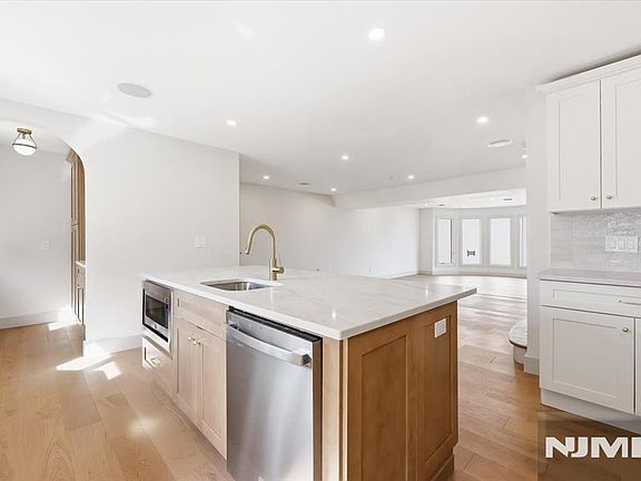 5th image of 119 Cedar Street