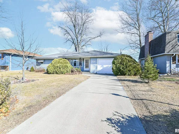 3912 S Paramount Rd, Bartonville, IL 61607