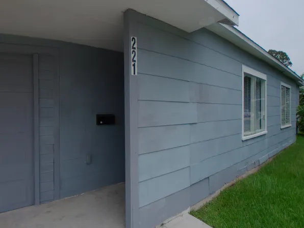 221 Bertloma St, Pasadena, TX 77502