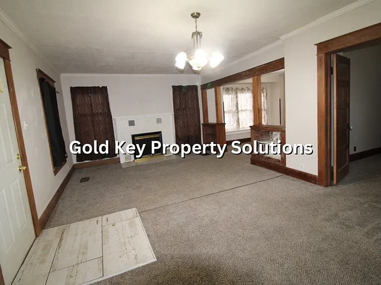 815 N Elm St — Photo 6