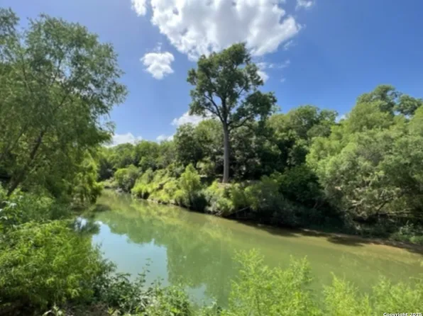 5354 LABUS, Elmendorf, TX 78112