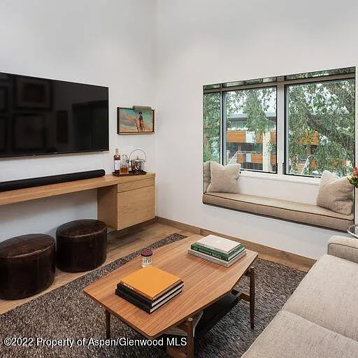 1 bed, 1.0 bath, 465 sqft, $8,500 — Photo 2