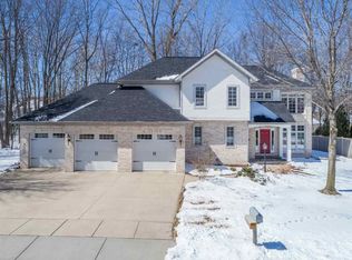 14 Brentwood Ln, Appleton, WI 54915