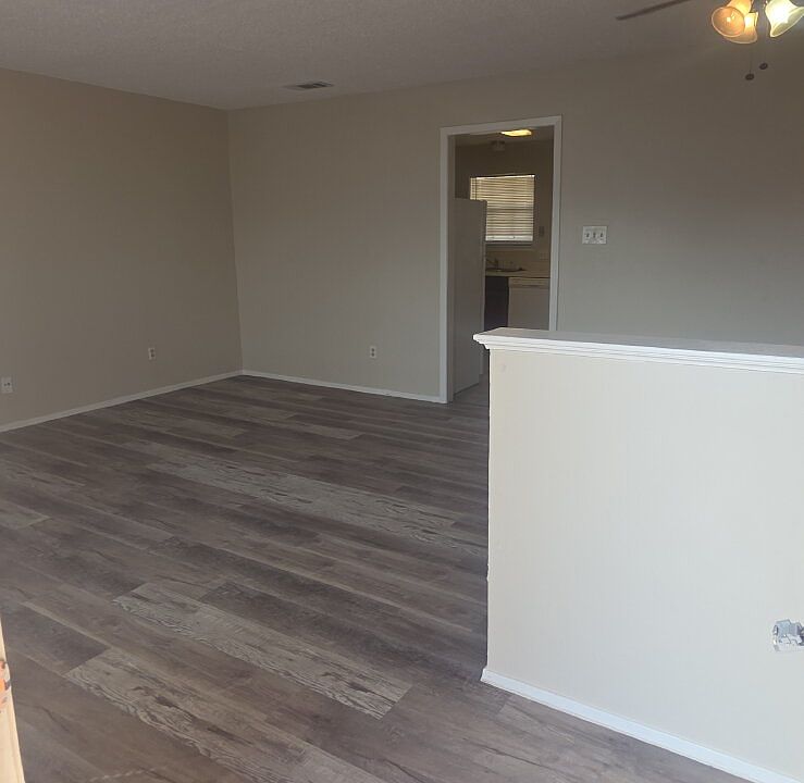 1st image of 237 Vista Way