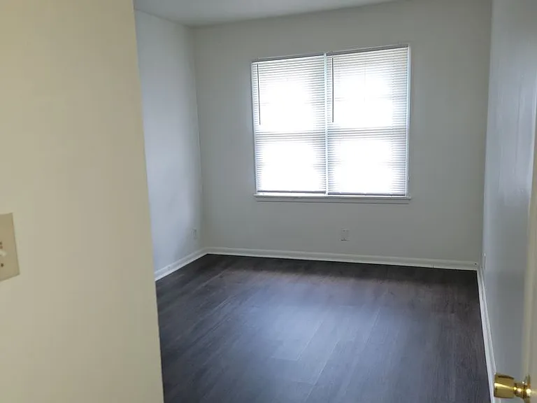 4505 E Linwood Blvd — Photo 4