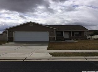 1332 E Spring Water Way, Eagle Mountain, UT 84005