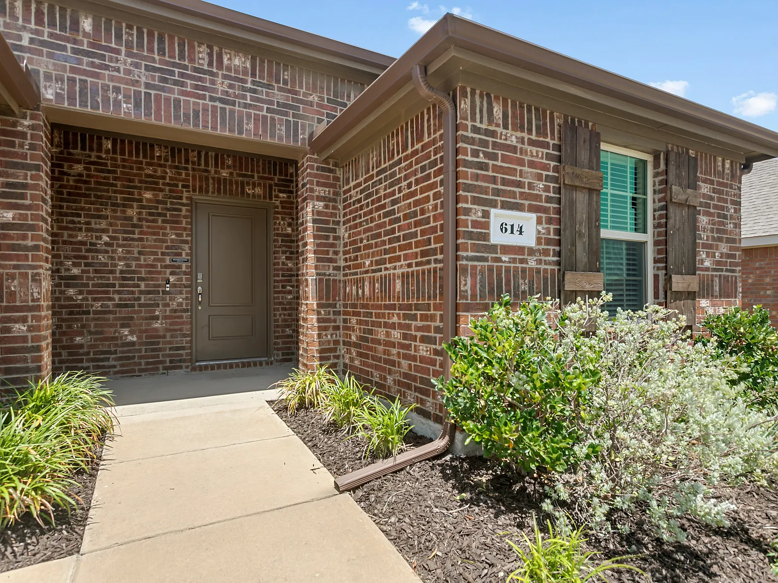 3 bed, 1621 sqft, $1,950 — Photo 3