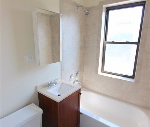5th image of 1101 W Wellington Ave #29543