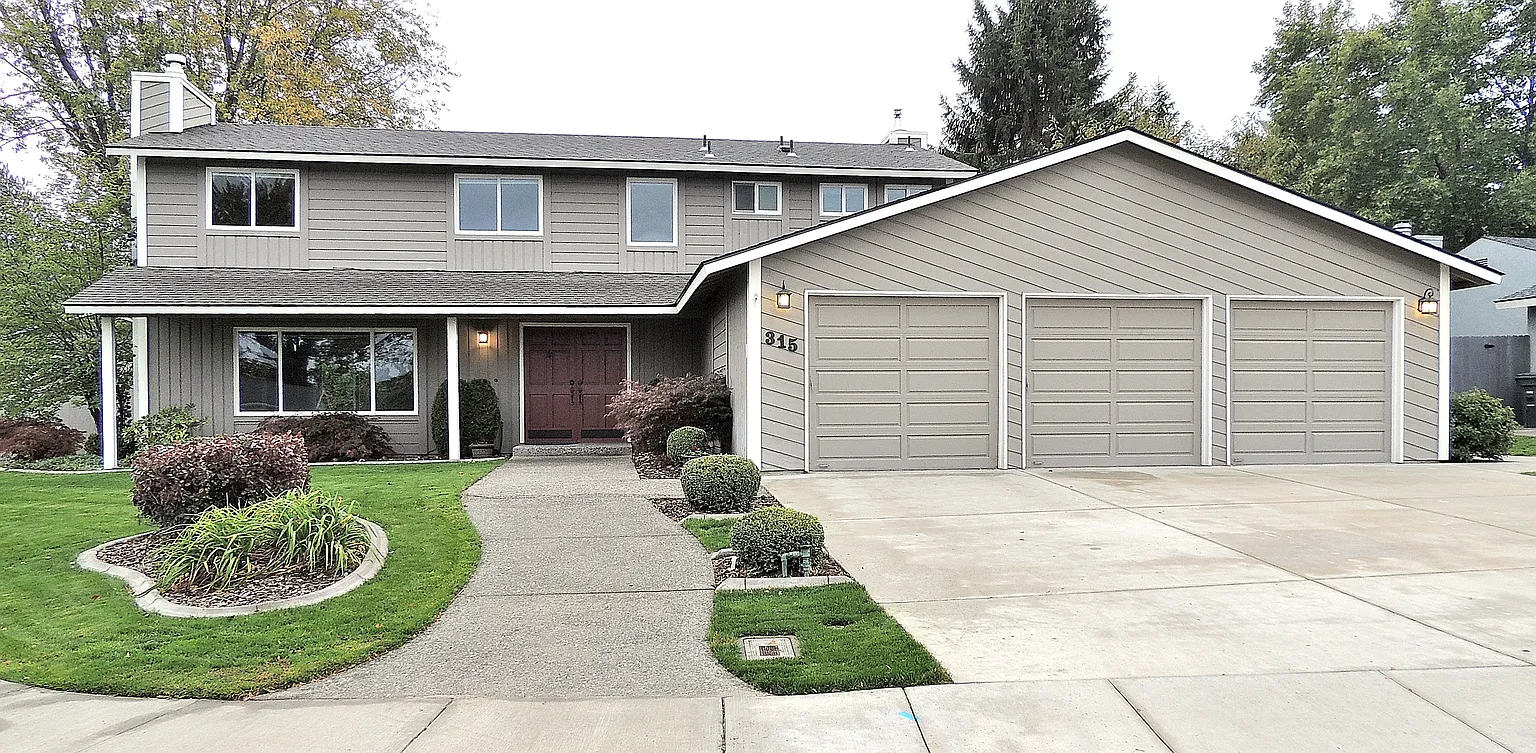 315 Greenbriar E photo 1