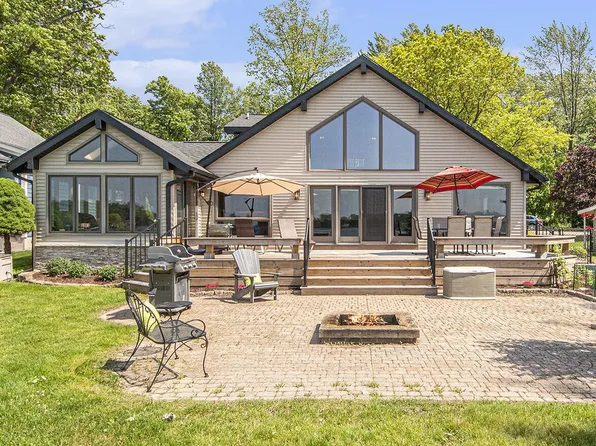 8994 Lenhards Lndg, Clarksville, MI 48815