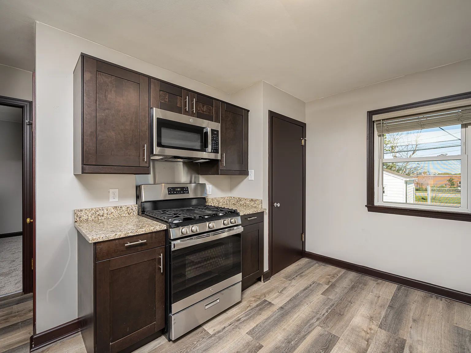 2 bed, 834 sqft, $1,650 — Photo 2