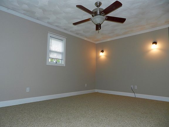 3rd image of 831 Fern Dr