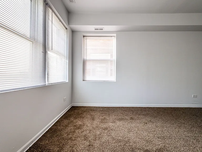 109 N Laramie Ave — Photo 23