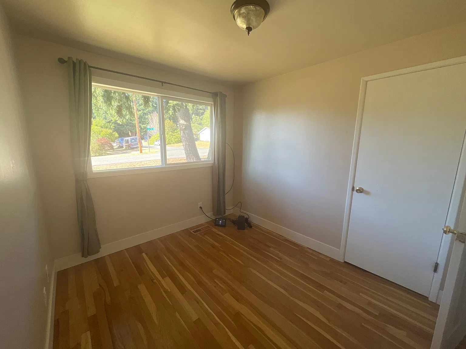 3 bed, 1.5 bath, 1260 sqft, $3,200 — Photo 4