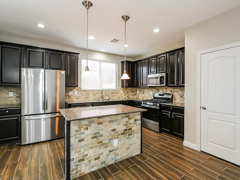 7215 Mulberry Forest St — Photo 8