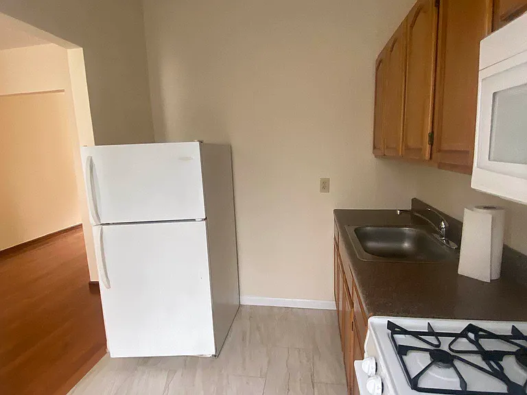 318 81st St #2 — Photo 3