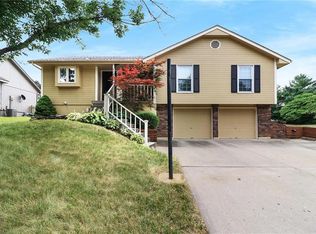 1128 SW Liggett Ct, Blue Springs, MO 64015