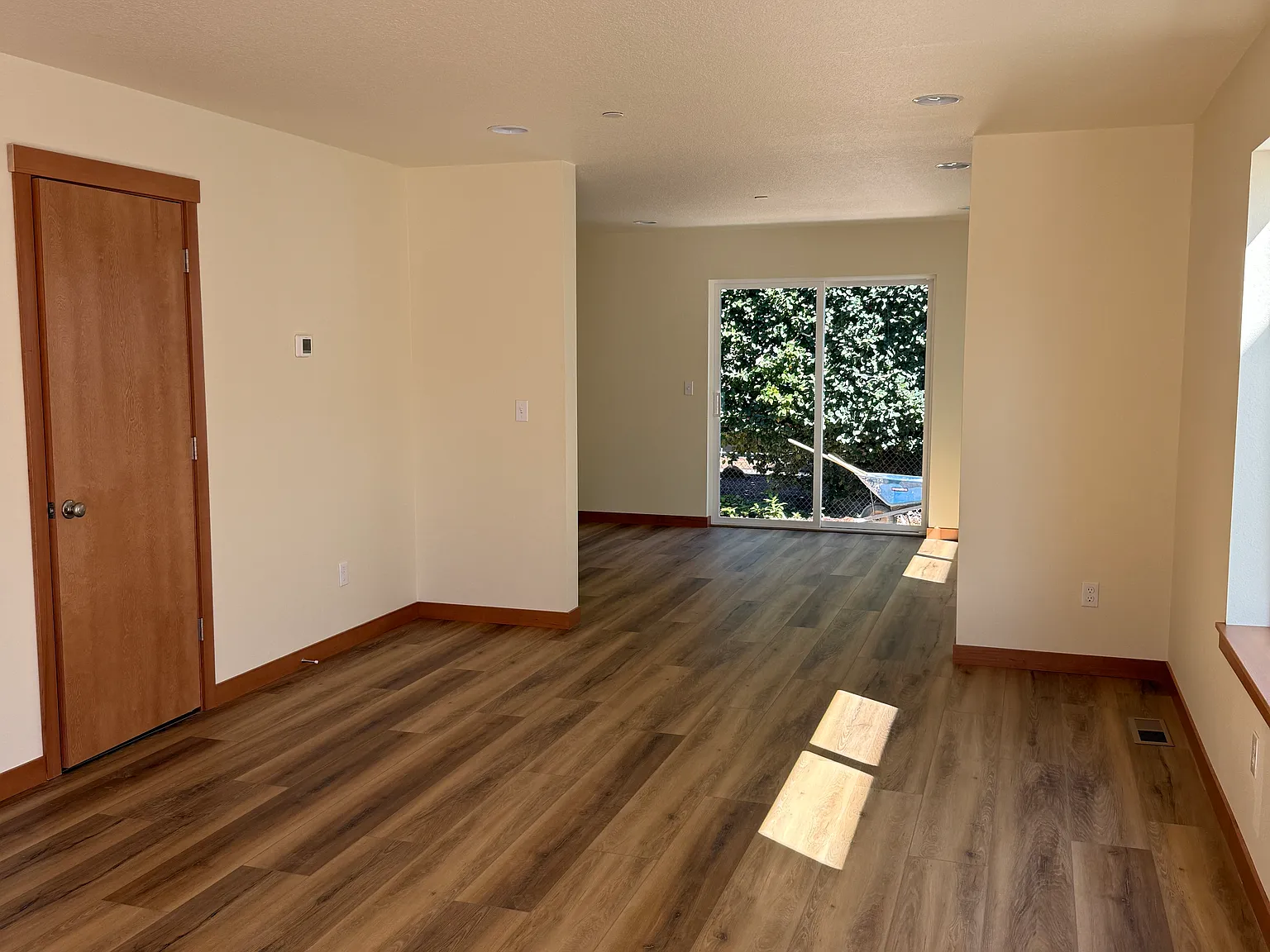 2 bed, 2.5 bath, 1225 sqft, $1,995 — Photo 3