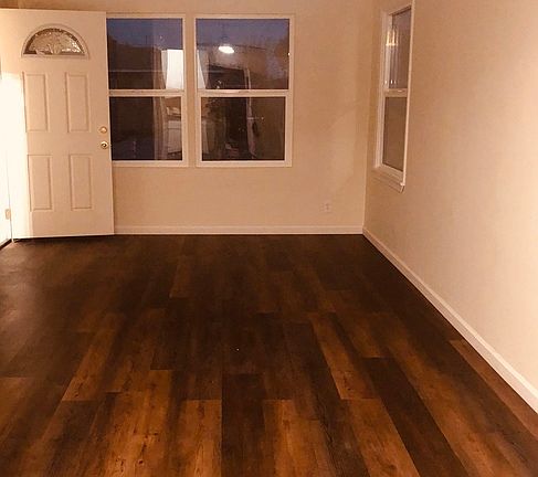 3rd image of 10511 Parmelee Ave