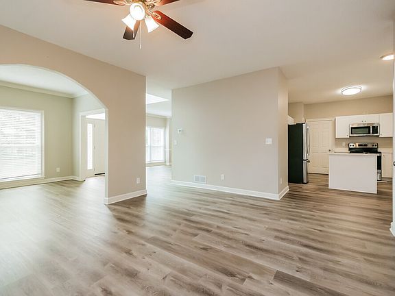 5th image of 360 Woodstream Dr
