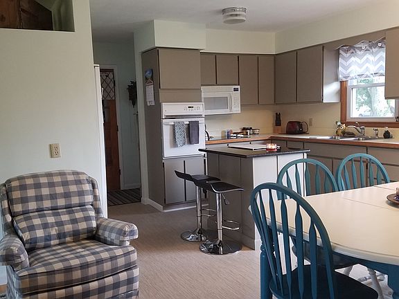 5th image of 301 E Vermont Ave