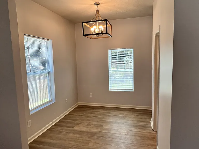 3609 E 27th St — Photo 3