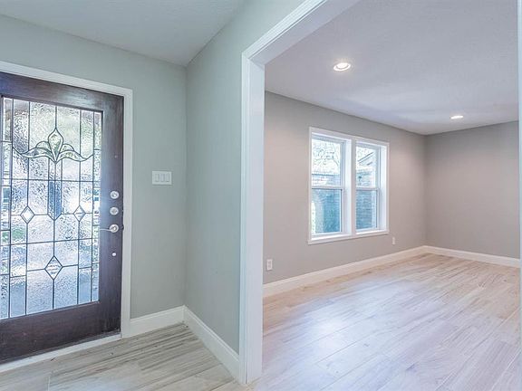 3rd image of 719 Langwood Dr