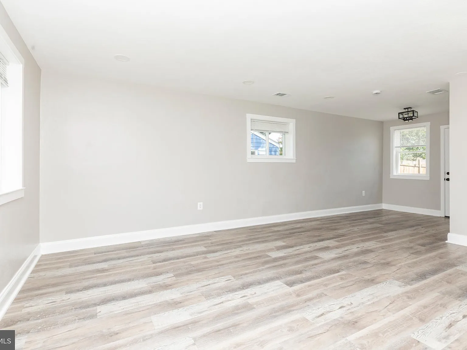 3 bed, 988 sqft, $2,550 — Photo 3