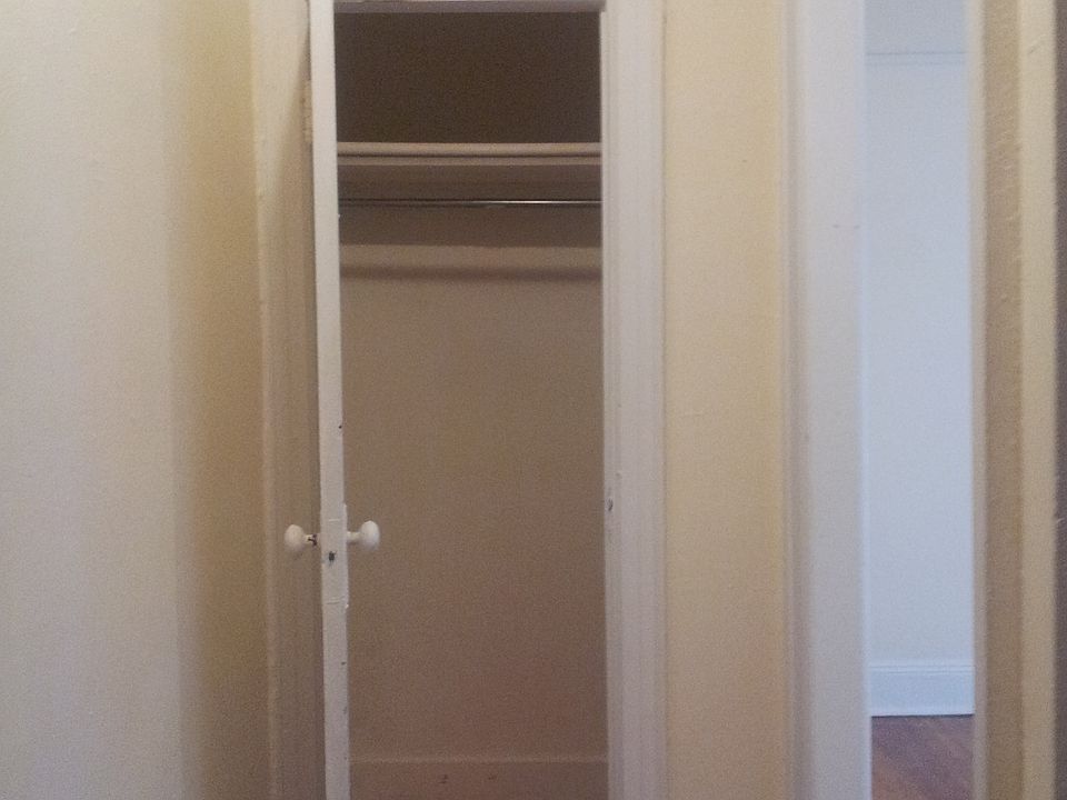 2nd image of 2520 Crescent St