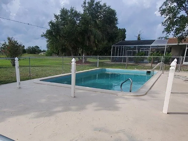 2 bed, 2.0 bath, 1307 sqft, $1,800 — Photo 2