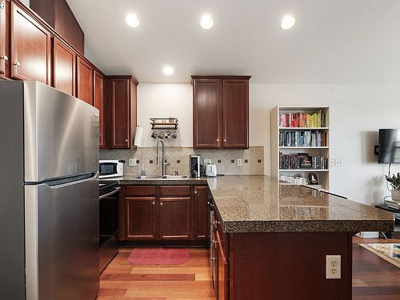 3rd image of 6017 NE Holladay St